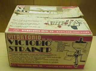 Vintage Victorio No. 200 Strainer Complete in Original Box   EXC