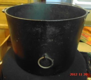 Vintage Cast Iron Kettle Pot Wire Bale Fireplace Primitive Black Pot 