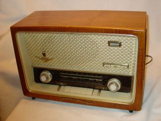 Vintage 1950s GRUNDIG Majestic RADIO Model 1088   WORKS   Excellent 