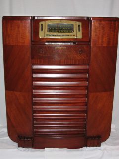 Antique General Electric H116 Console Radio