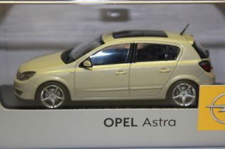 Opel Astra 5 Door in Pearl Silver Dealer Package Minichamps Models 1 