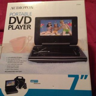 Audiovox D705PK Portable DVD Player 7