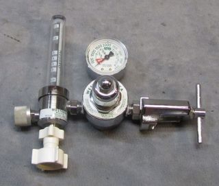 Western Medical Oxygen Guage Regulator and Flow Meter With Bracket