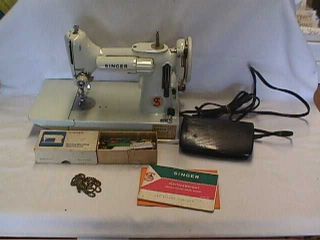  Singer Featherweight Portable Electric Sewing Machine Model 221 w/Case