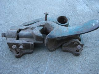 Trahern Pump Co Water Well Pulling clamp pipe vise hand antique holder 