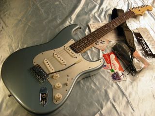 2012 Fender American Deluxe Stratocaster FSR Ice Blue Metallic Strat 