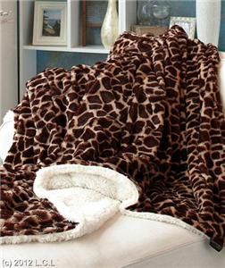   Reversible Plush Giraffe Print Sherpa Bedding Throw Blanket