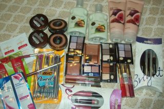   LOT OF BEAUTY PRODUCTS MAYBELLINE BATH AND BODY WORKS ETC BEAUTY BAG