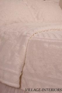 Cottage Ivory Cotton Tufted King Chenille Coverlet Bedspread