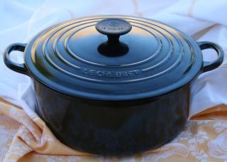 Le Creuset – Onyx Black 5 5 Quart – Round Dutch Oven – Very Nice 