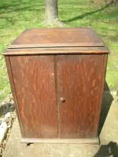 Antique Tiger Oak Storage Cabinet/Phonog​raph Oriented?????​??