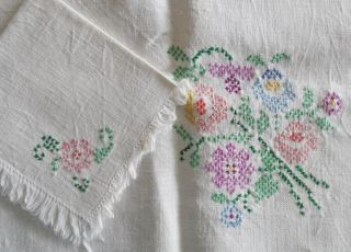 TN42 Vtg Linen Bridge Tablecloth 31 Sq Hand Embroidered w 4 Napkins 10 