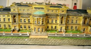 sculpture Buckingham Palace by the Danbury Mint