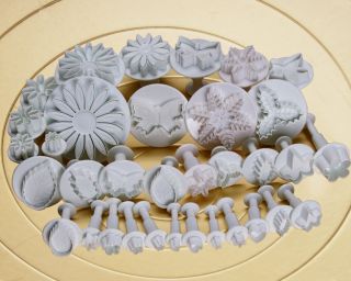 34pc Fondant Cake Cutter Butterfly Leaf Flowers Shapes Plunger 