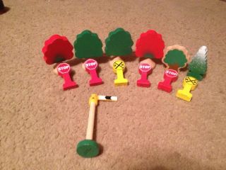 THOMAS AND FRIENDS WOODEN RAILWAY TREES SIGNAL RAILWAY SIGNS