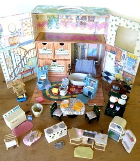 Calico Critters Carry and Play Dollhouse plus Large Lot of Furniture 