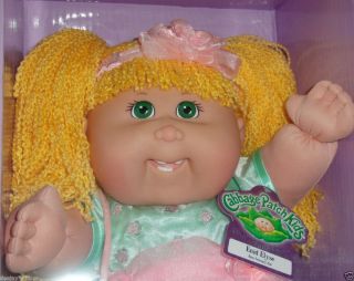 TOYS R US HOLIDAY CABBAGE PATCH KID 20 Anniversary Exclusive In Box 