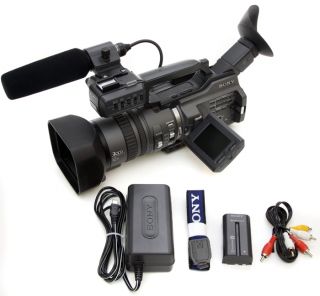 Sony DSR PD150 3CCD Professional MiniDV Camcorder 2