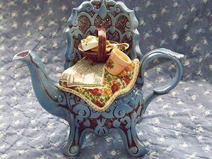 Cardew Teapot Royal Doulton Chinz Garden Wrought Iron Chair