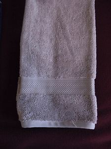 Hand towel lavender thick quality towel Kohls Luxury Collection 100% 