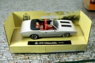 1970 Oldsmobile 442 Convertible Diecast Muscle Car Classic Display 1