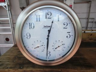 VINTAGE ATOMIC CLOCK( SKYSCAN )4 TIME ZONE,TEMP,HUMID 24 1/4X 3 1/4