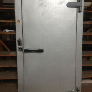 Walk in Cooler Door 4x34x78 in Excellent Condition Price Dropped by