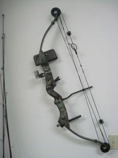 Hoyt Eclipse Compound Bow 28 80 with Accessories and Case