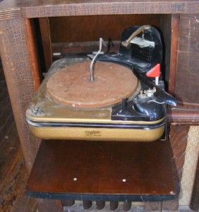Vintage # 11C21 Zenith FM Armstrong System Short Wave Radio Cobra