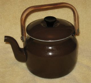 Le Creuset tea pot kettle with hinged wooden handle   brown enamel on
