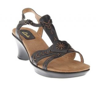Clarks Leather T strap Comfort Sandals w/ Topstitching —