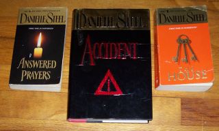Lot 3 Daniel Steel THE HOUSE ANSWERED PRAYERS & ACCIDENT 2 pbks & 1 HB