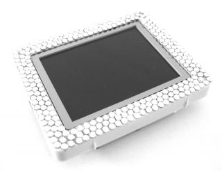 this small silver digital picture frame panel has stunning picture