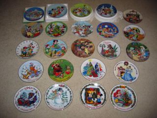23 DISNEY CHRISTMAS Collector Plates 1982 2004 Mickey Minnie Pooh