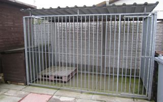 Metal Dog Run Pen with Kennel Roof 3M x 1 5M Approx