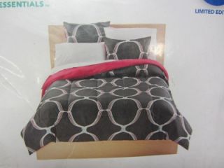 Room Essentials XL Twin Comforter Gray Fushia Dorm Size