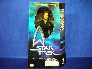 Star Trek The Women of Star Trek Captain Kathryn Janeway Action Figure