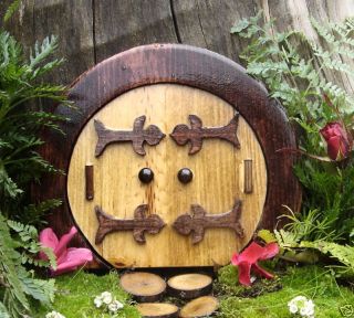 Elf style door. For a Fairy, Gnome Elf or Hobbit miniature outdoor
