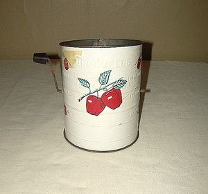 Nice Vintage Bromwells White Enamel Measuring 3 Cup Flour Sifter Red