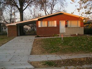 Edwardsville IL Move in Ready 3 Bedroom House with Finished Basement
