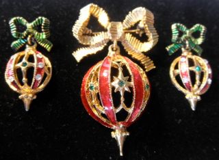 vintage christmas pin earrings set gold tone with red green enamel
