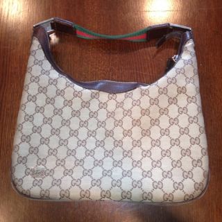Gucci Womans Handbag  Canvas GG With Green And Red Strap. Excellent