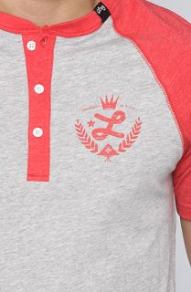 LRG The Crowned Raglan Henley in Red Heather