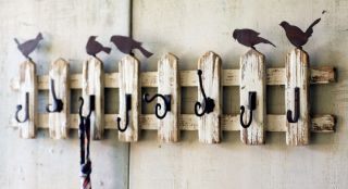 HANDMADE RECLAIMED WOOD BIRDS ON PICKET FENCE WALL HOOKS SHABBY CHIC