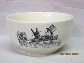 FISHS EDDY Alice in Wonderland Mad Hatters Tea Party Ceramic Bowl