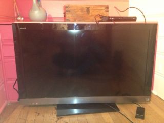 SONY BRAVIA Flat Screen TV   40 Inches KDL40EX500