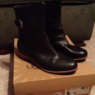 UGG Australia Finnegan Short Leather Boots Size 10