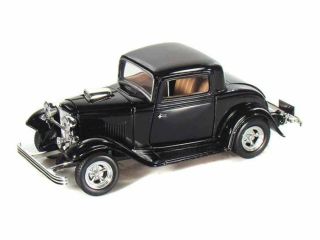 1932 Ford Coupe V8 Hot Rod w Suicide Doors Black Diecast Model Car 1