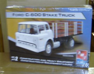 AMT C 600 Stake Truck gms Customs Hobby Collection Kit 1 25