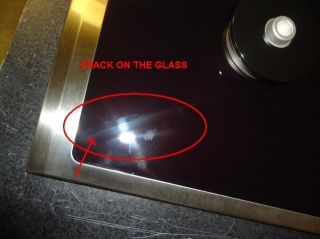 GE 30 GAS DOWNDRAFT COOKTOP PGP989SNSS WITH CRACK ON THE GLASS